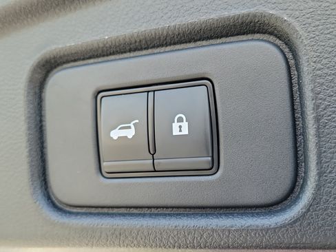 Certified 2024 Nissan Pathfinder SV w/ SV Premium Package FWD image 7