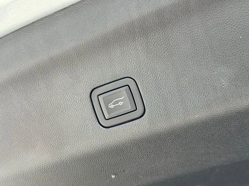 Used 2024 GMC Yukon SLT image 17