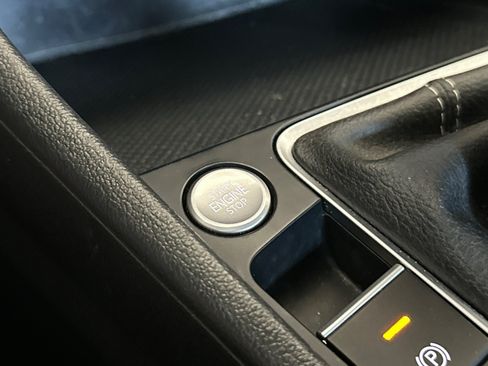 Certified 2024 Volkswagen Jetta SE FWD image 21