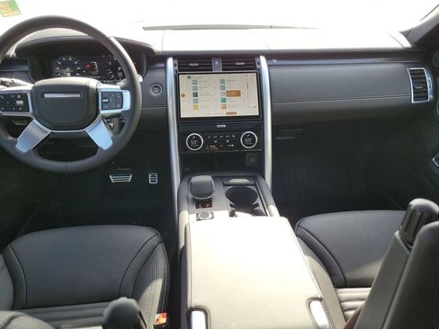 New 2025 Land Rover Discovery Metropolitan Edition AWD/4WD image 17