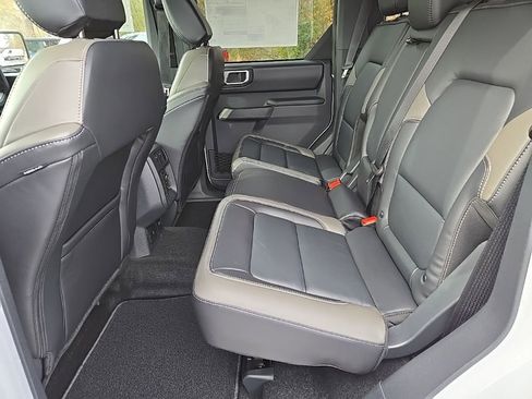 New 2025 Ford Bronco Outer Banks w/ Sasquatch Package image 11