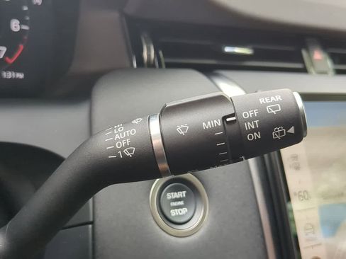 Used 2025 Land Rover Discovery Sport S image 28