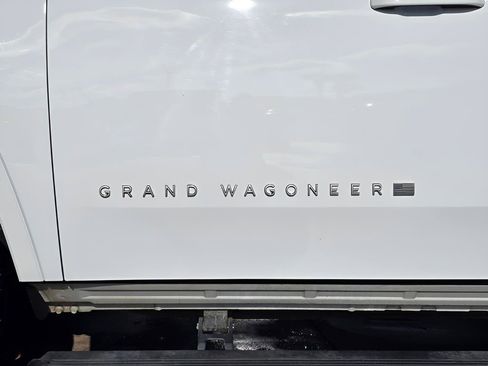 Used 2024 Jeep Grand Wagoneer L Series III AWD/4WD image 47