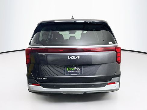 Used 2025 Kia Carnival FWD image 7