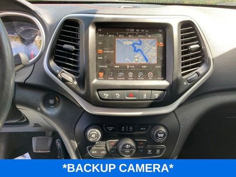 Used 2018 Jeep Cherokee Trailhawk AWD/4WD image 8