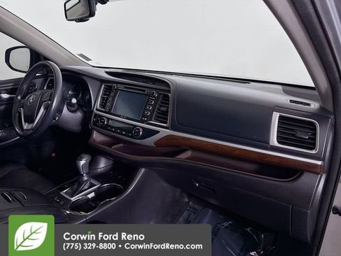Used 2014 Toyota Highlander Limited image 32