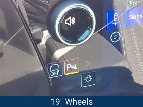 New 2026 Chevrolet Equinox EV LT image 13