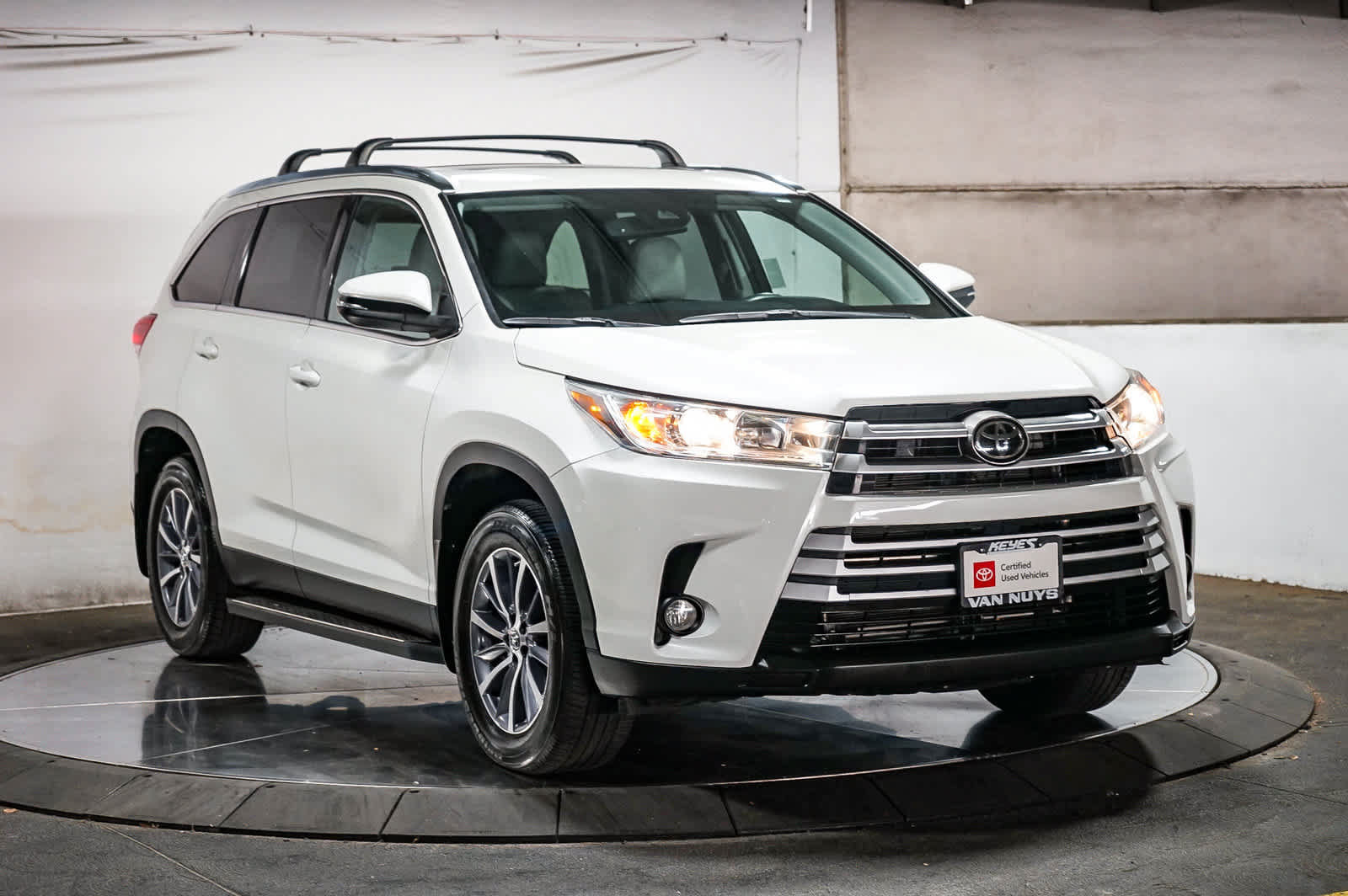 Certified 2019 Toyota Highlander XLE AWD/4WD image 4