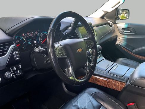 Used 2018 Chevrolet Suburban Premier AWD/4WD image 17