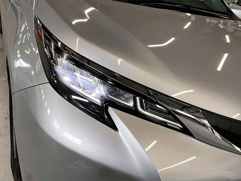 Used 2021 Toyota Sienna XLE image 33