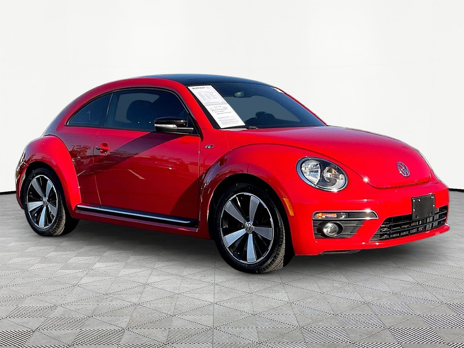 Used 2014 Volkswagen Beetle R-Line FWD image 3