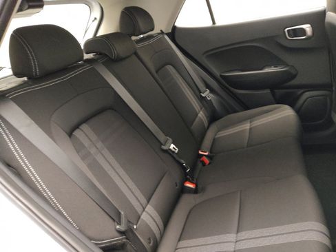 Used 2025 Hyundai Venue SEL image 19