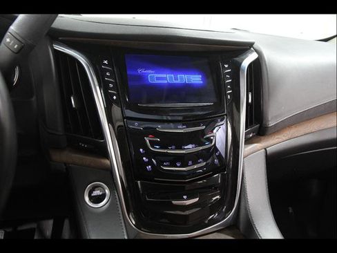 Used 2016 Cadillac Escalade Premium image 10