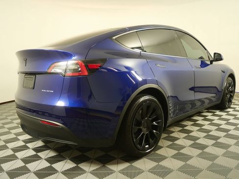 Used 2022 Tesla Model Y Long Range AWD/4WD image 3