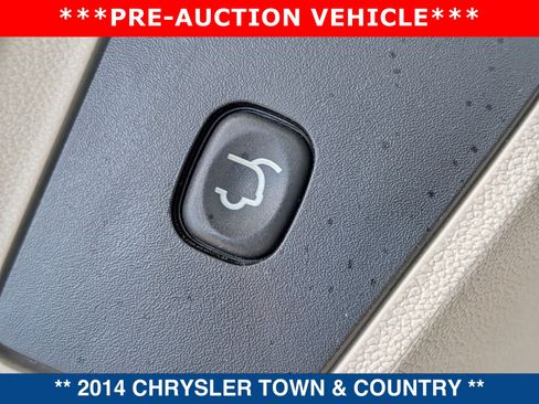Used 2014 Chrysler Town & Country Touring-L FWD image 15