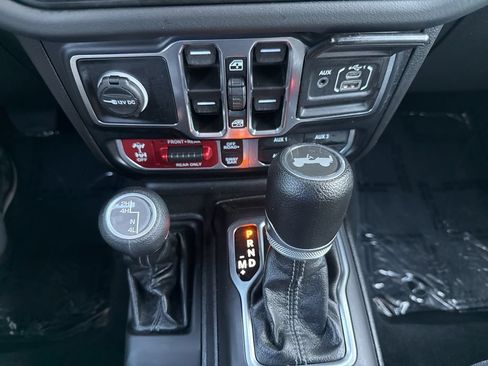 Used 2024 Jeep Wrangler Unlimited Rubicon AWD/4WD image 15