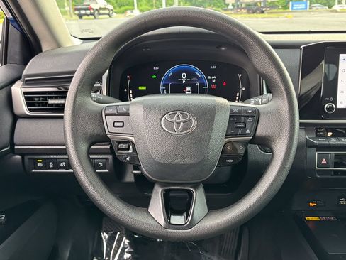 Used 2025 Toyota Camry LE FWD image 29