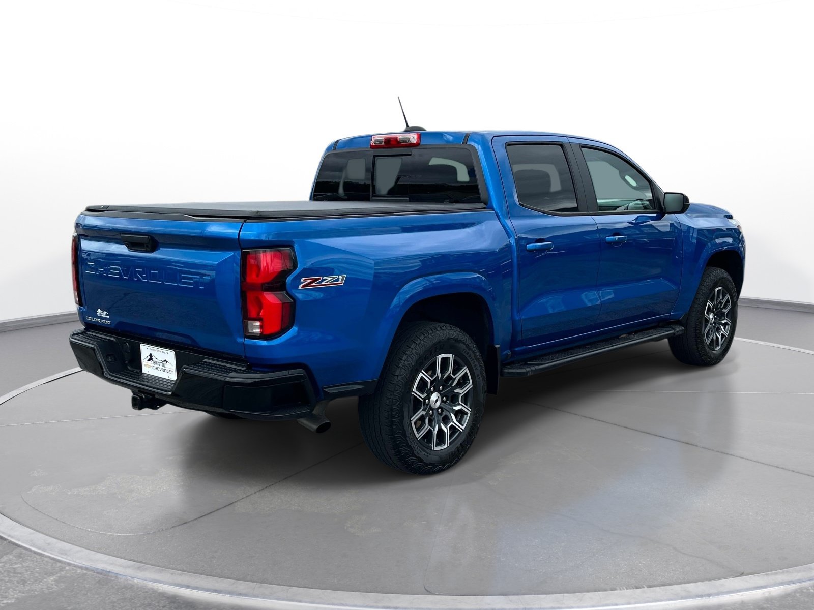 Used 2023 Chevrolet Colorado Z71 w/ Z71 Convenience Package 2 AWD/4WD image 4