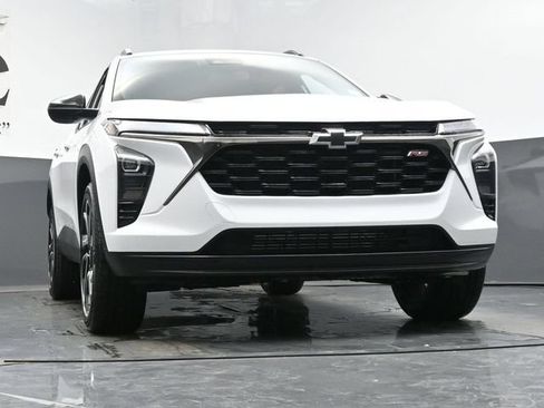 New 2026 Chevrolet Trax RS w/ Sunroof Package FWD image 3