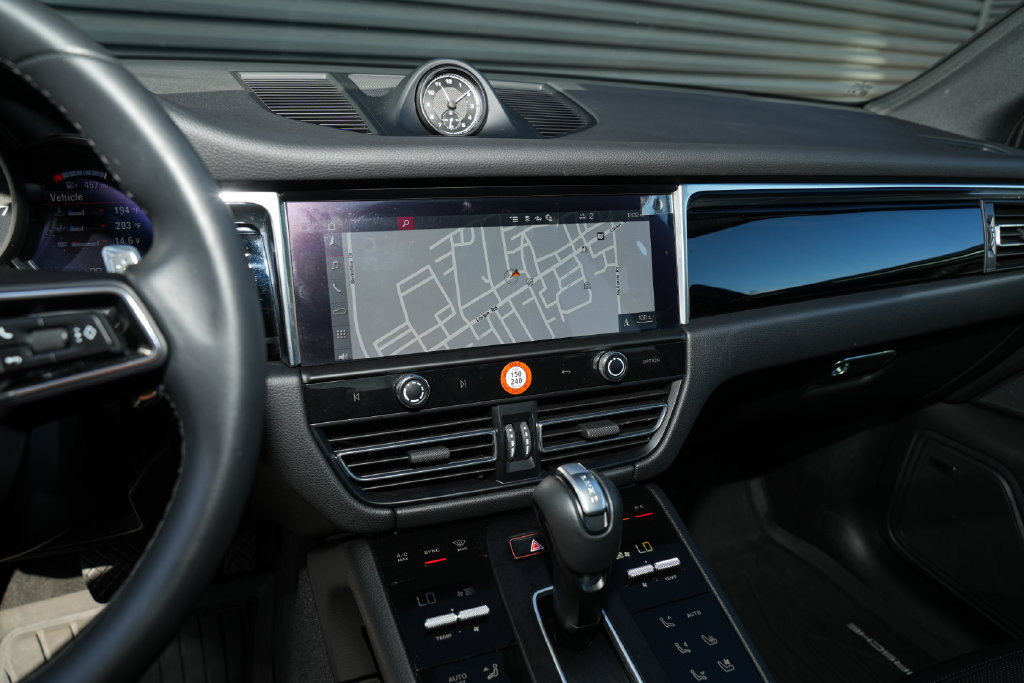 Certified 2026 Porsche Macan AWD/4WD image 26