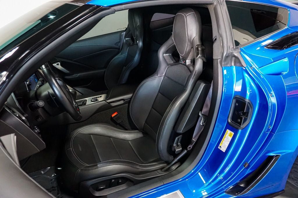 Used 2016 Chevrolet Corvette Z06 w/ Z07 Performance Package RWD image 9