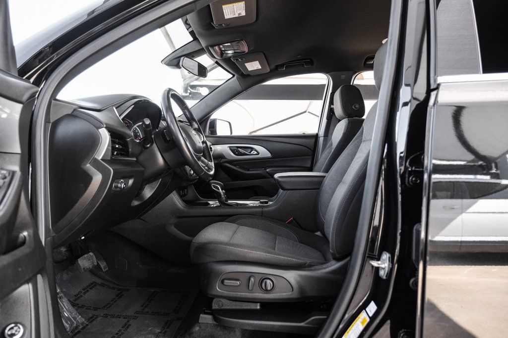 Used 2022 Chevrolet Traverse LT FWD image 3