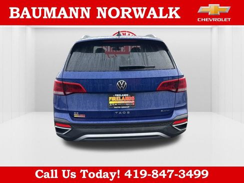 Used 2024 Volkswagen Taos SE w/ Panoramic Sunroof Package AWD/4WD image 39