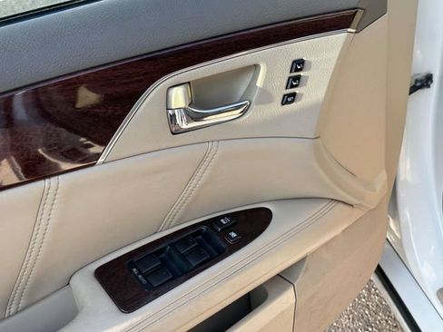 Used 2010 Toyota Avalon Limited FWD image 19