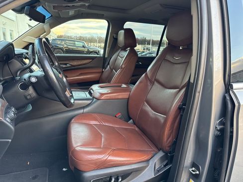 Used 2019 Cadillac Escalade Premium Luxury w/ LPO, Radiant Package image 9