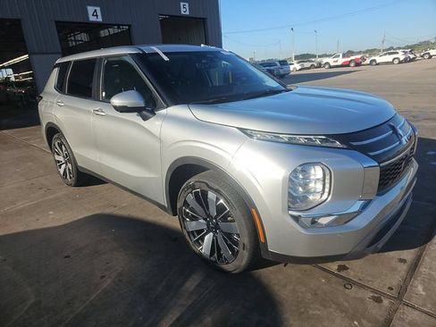 Used 2025 Mitsubishi Outlander SE FWD image 3