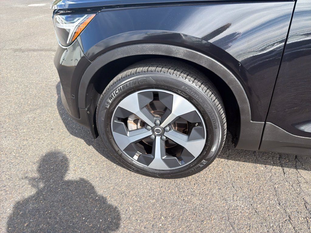 Used 2023 Volvo XC40 B5 Plus w/ Driver Assist Package AWD/4WD image 30
