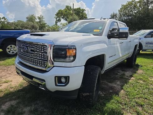 Used 2019 GMC Sierra 2500 Denali w/ Duramax Plus Package AWD/4WD image 7
