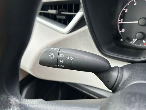 Used 2025 Toyota Corolla LE image 21