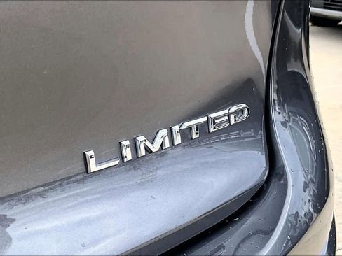 Used 2023 Toyota Crown Limited image 9