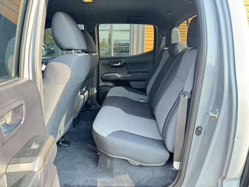Used 2020 Toyota Tacoma TRD Off-Road w/ Technology Package AWD/4WD image 17
