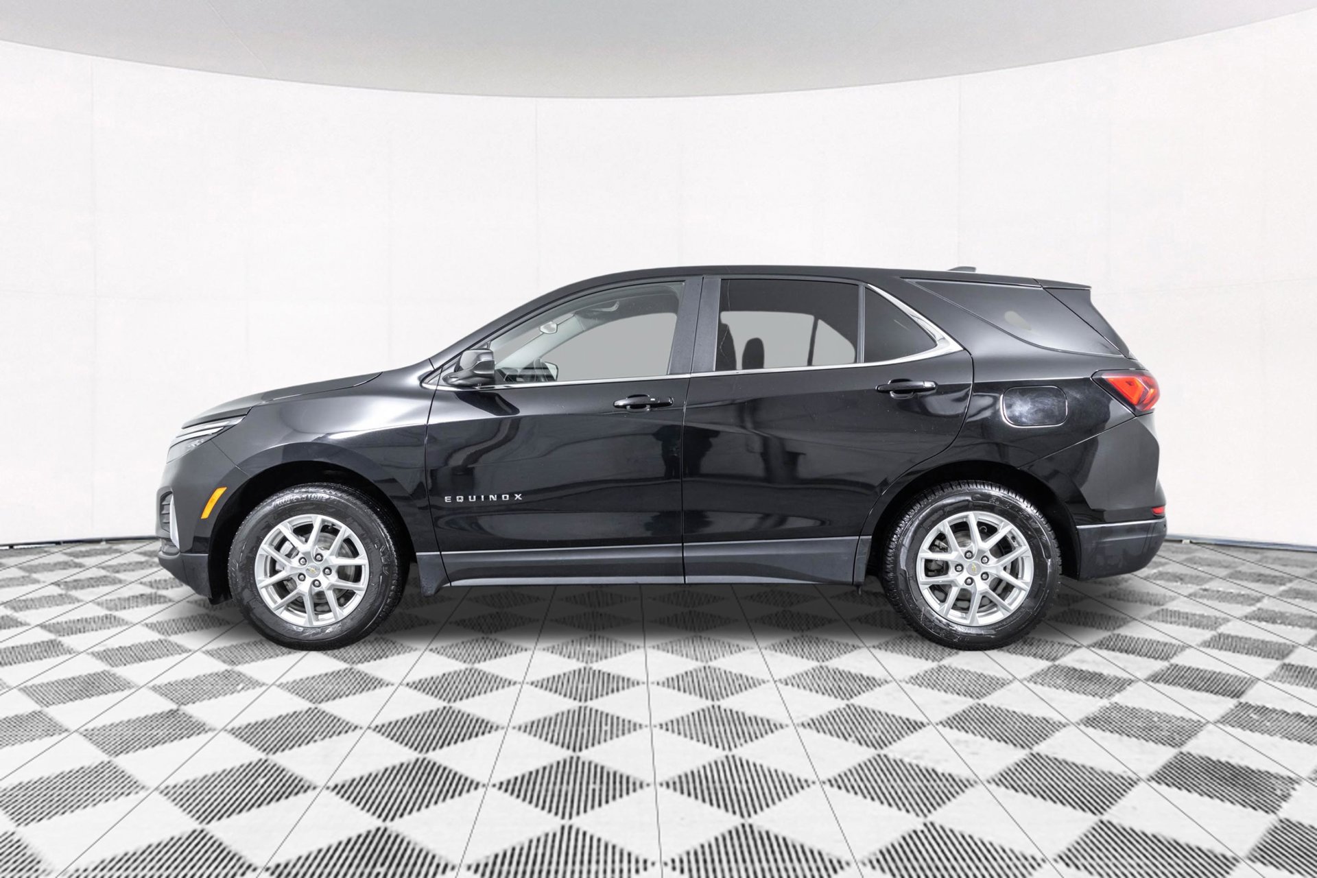 Used 2024 Chevrolet Equinox LT AWD/4WD image 14