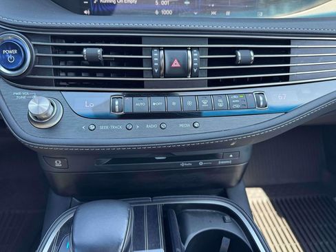 Used 2018 Lexus LS 500h AWD image 32