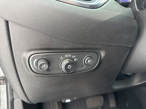 Used 2020 Chevrolet Equinox Premier image 24