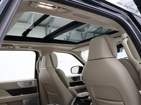 Used 2021 Lincoln Navigator Reserve w/ Luxury Package image 29