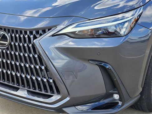 Used 2025 Lexus NX 250 FWD w/ Towing Package (2000 Lbs) image 9