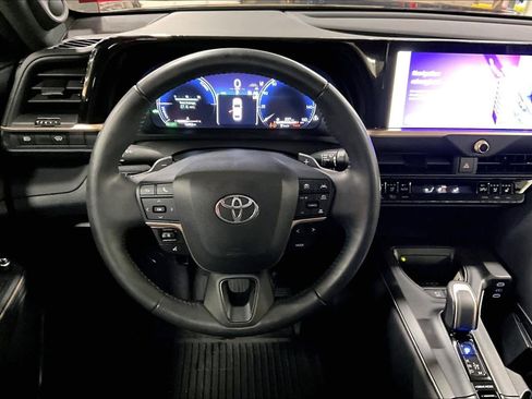 Used 2023 Toyota Crown Platinum image 6