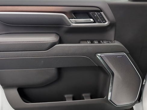 New 2025 GMC Sierra 2500 Denali w/ Denali Reserve Package image 24