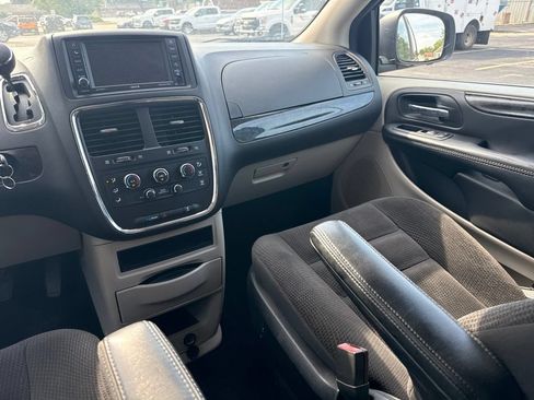 Used 2018 Dodge Grand Caravan SE w/ UConnect Hands-Free Group FWD image 31