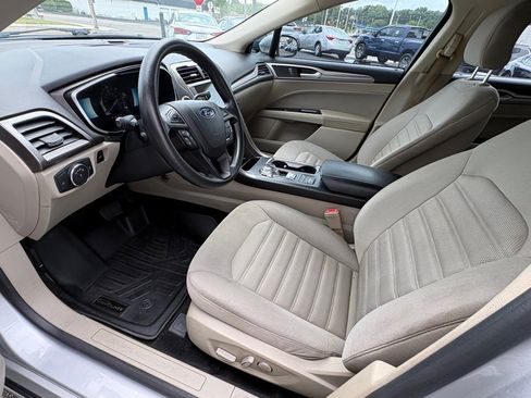 Used 2019 Ford Fusion SE FWD image 8
