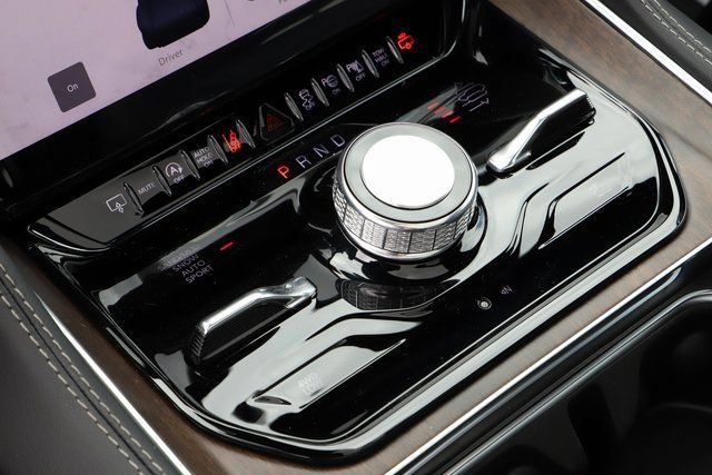 Used 2024 Jeep Grand Wagoneer L 4WD w/ Convenience Group III image 39