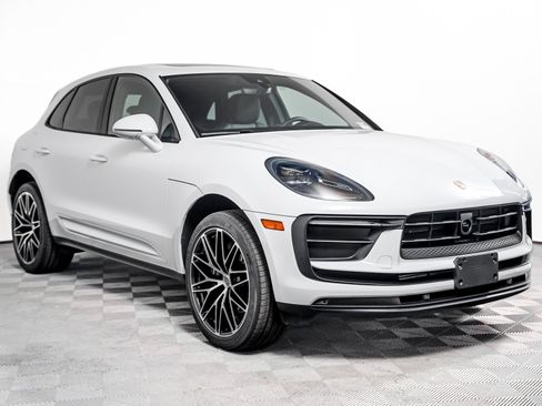 Certified 2026 Porsche Macan AWD/4WD image 8