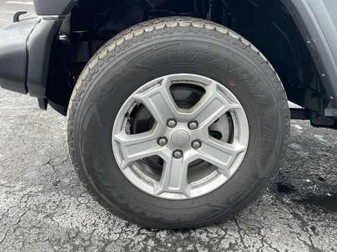 Used 2019 Jeep Wrangler Unlimited Sport S image 9