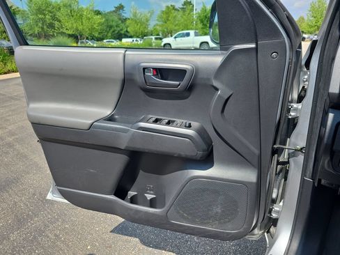 Certified 2022 Toyota Tacoma SR AWD/4WD image 31