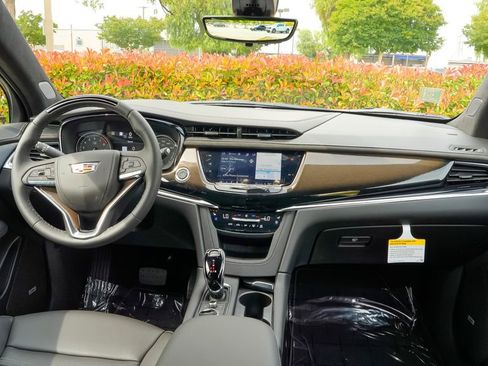 Certified 2025 Cadillac XT6 Premium Luxury w/ Platinum Package image 19