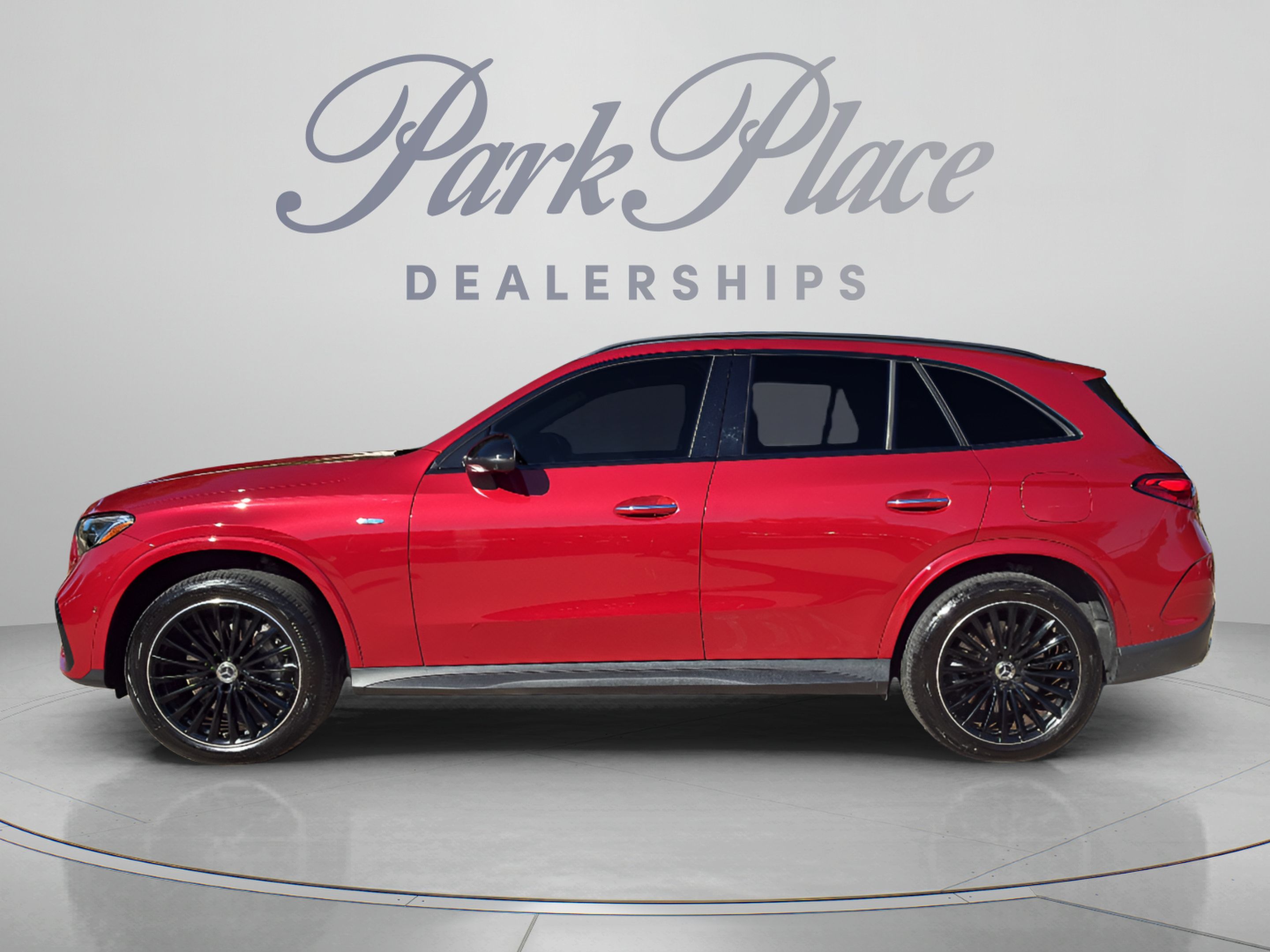Used 2025 Mercedes-Benz GLC 350e 4MATIC image 2